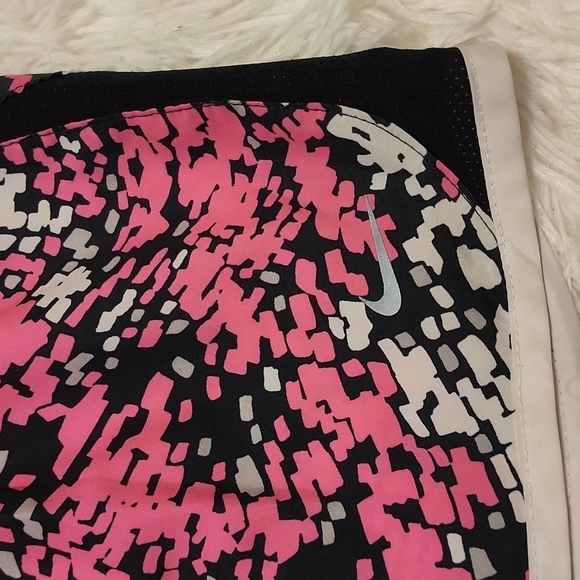 Nike Girls Dri-fit shorts - Picture 2 of 5